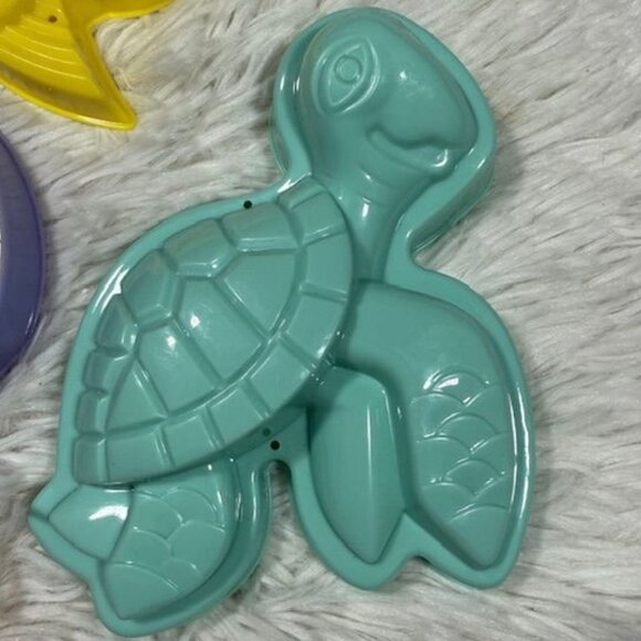 Set of 6 Disney's The Little Mermaid & Finding Nemo Sand Forms Decor - Picture 7 of 9